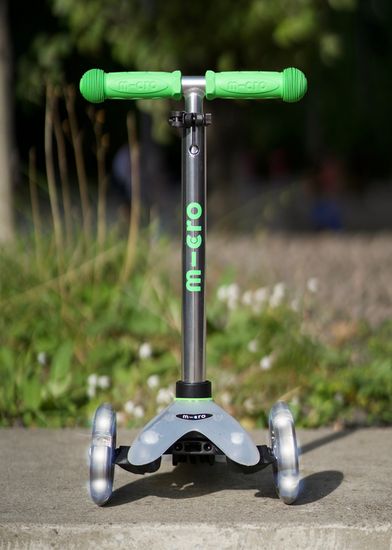 Самокат Mini Micro Deluxe Flux LED неоновый зеленый