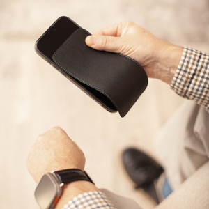 Чехол iPhone 17 Pro натуральная кожа сафьяно, черного цвета