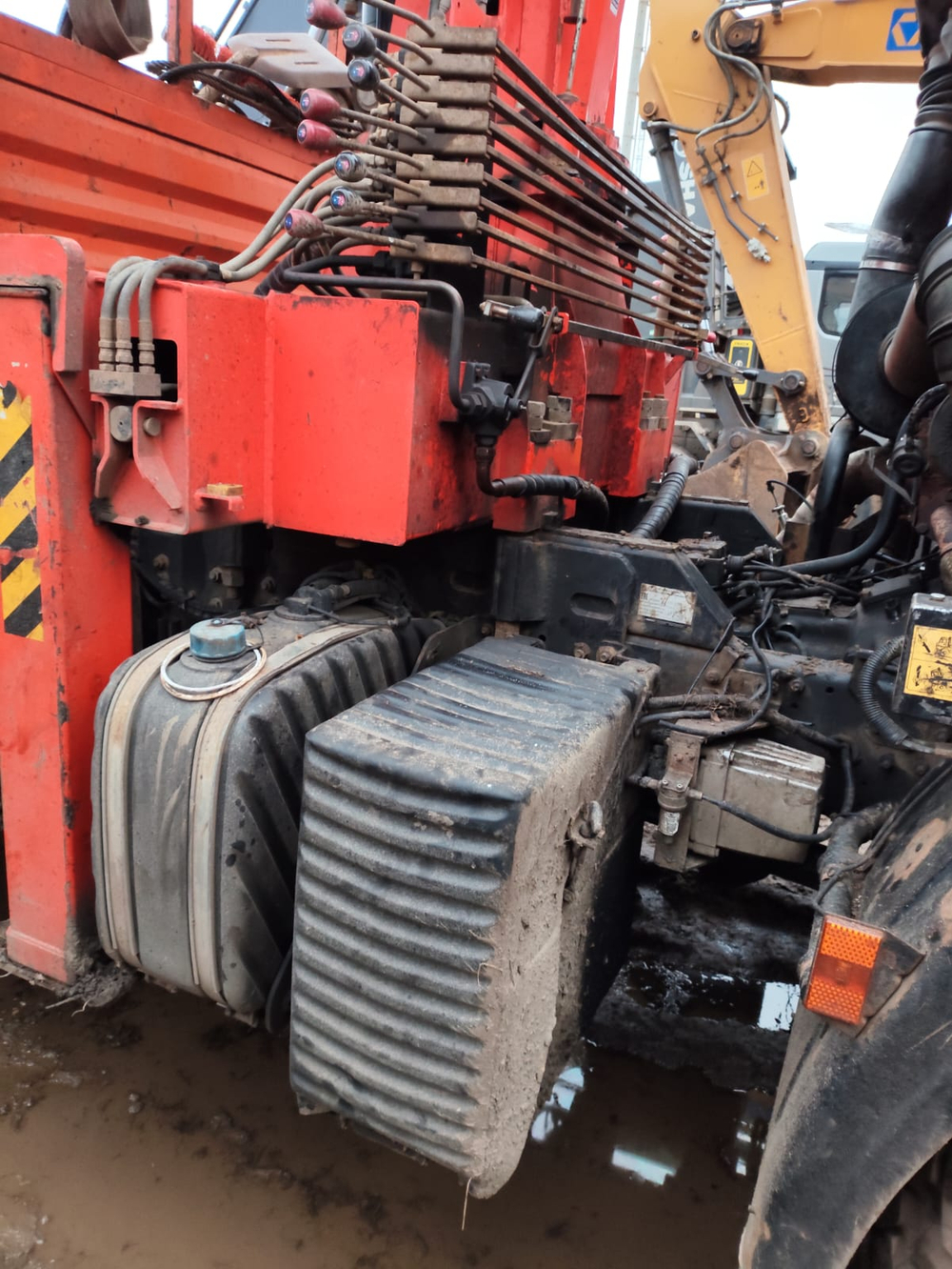 КамАЗ 43118 6x6 Бортовой с КМУ 41K00G-LA (Дизельный, 11,8 л, 300 л.с., МТ)