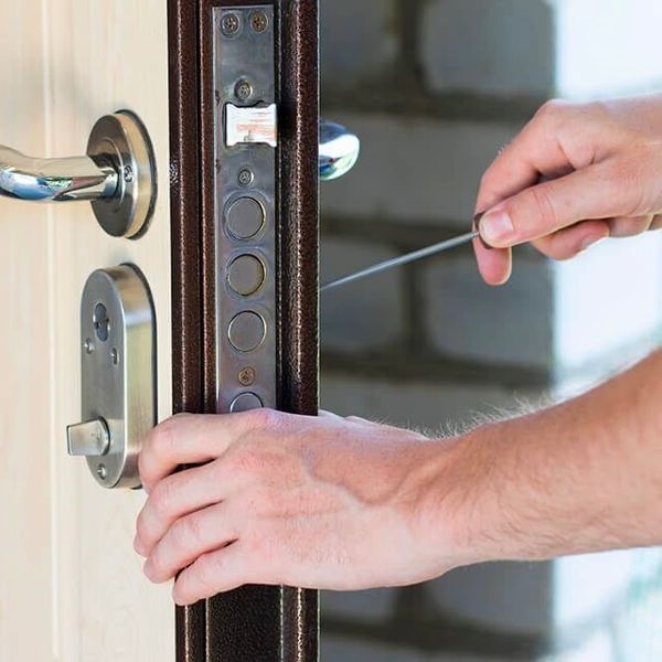 Замена дверных замков в квартирах, домах, офисах и магазинах.