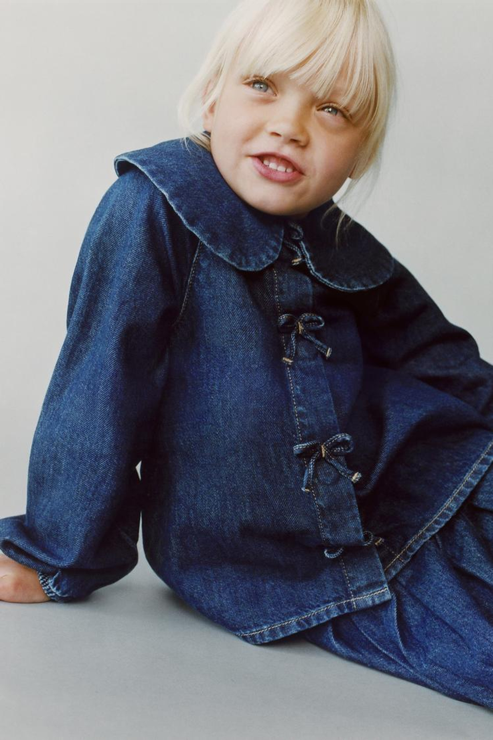 ZARA ДЖИНСОВАЯ ЮБКА В СКЛАДКУ, ВЫЦВЕТШИЙ СИНИЙ