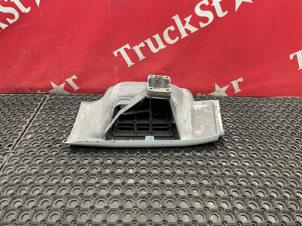 Корпус подножки левый