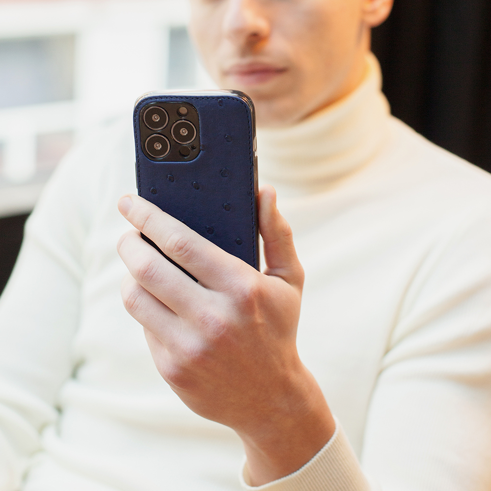 Кожаный чехол для iPhone 16 Pro, страус синего цвета