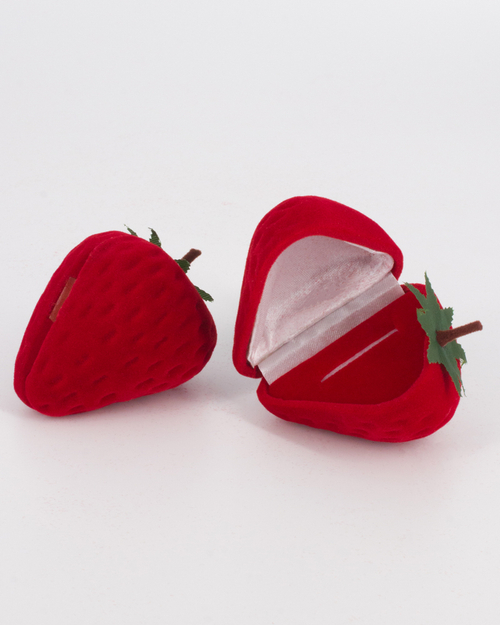 Футляр, клубничка, серия "Детская"