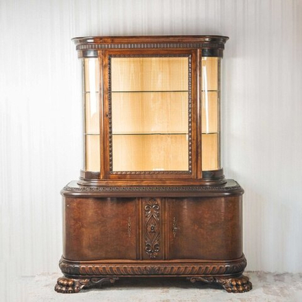 Антикварная витрина