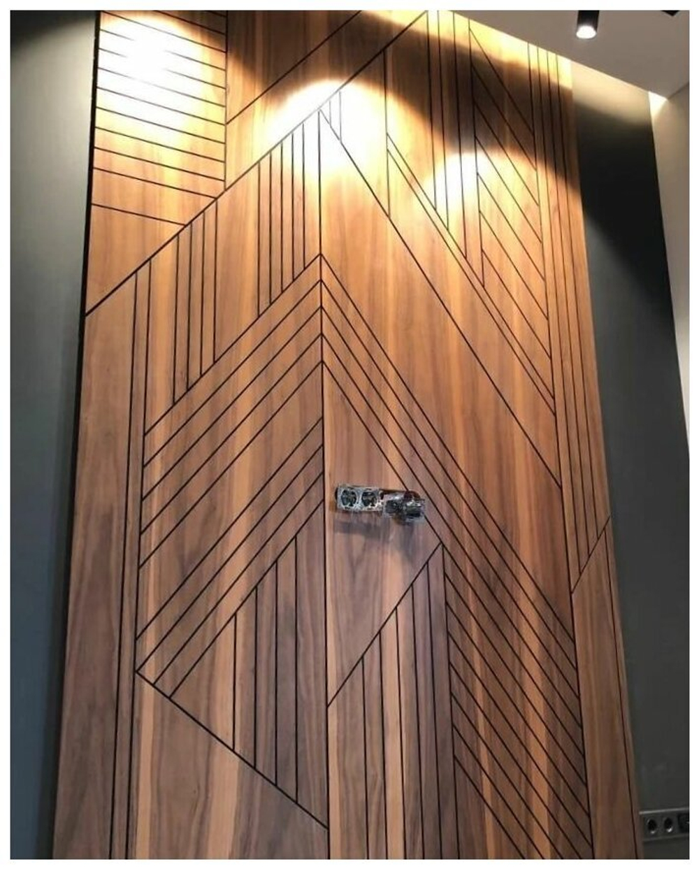 Фрезерованная МДФ панель в шпоне "Американский орех"