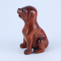 Нэцкэ Собака сидит