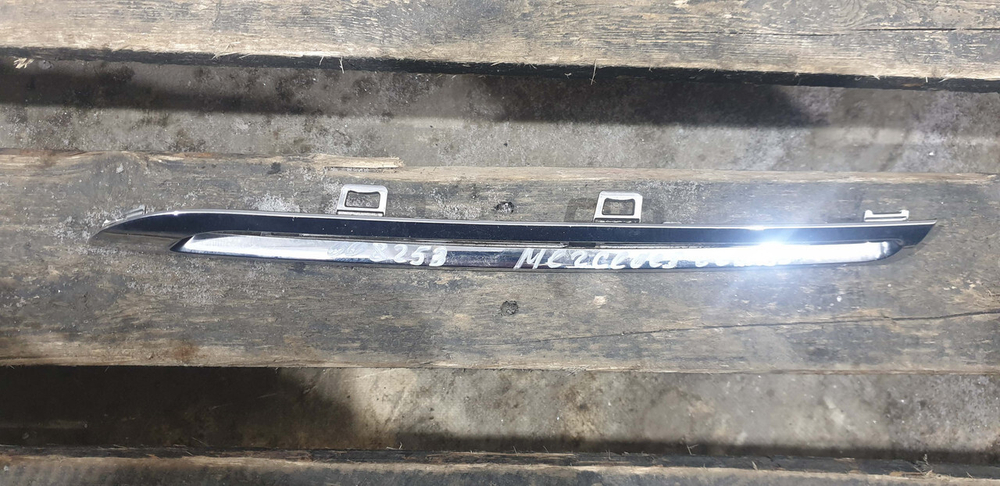 Молдинг решетки радиатора Mercedes GLC (X253) 15-19 Б/У Оригинал A2538880185