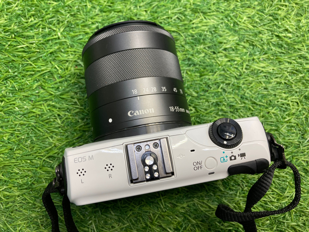 Canon EOS M Kit 18-55mm IS STM