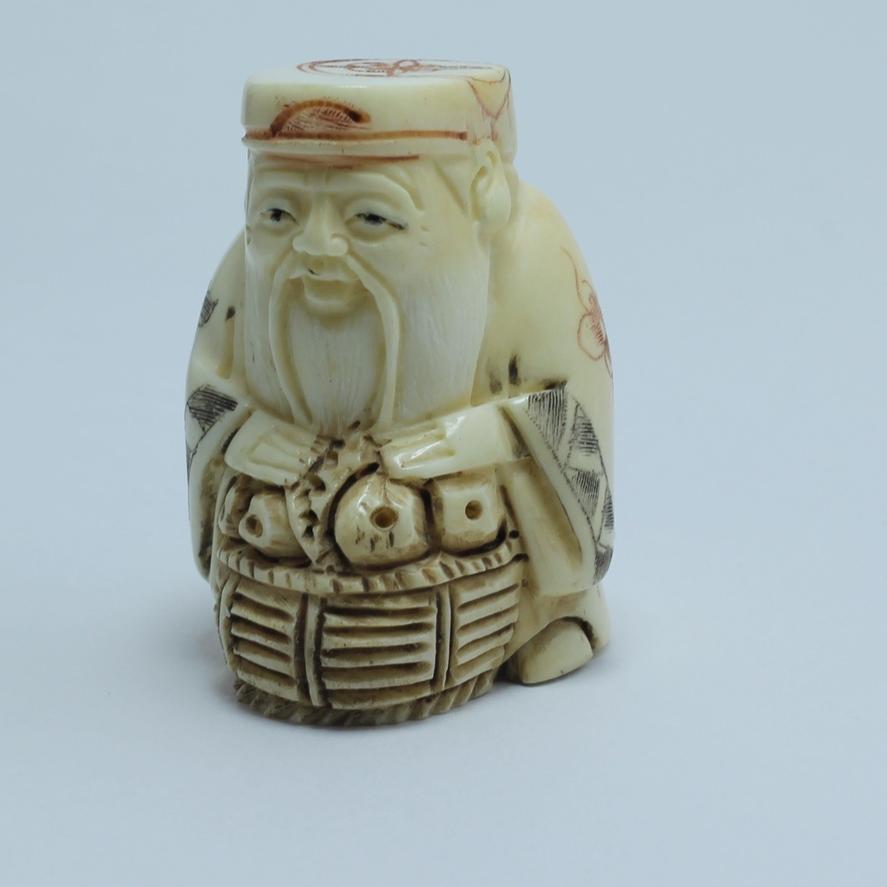 Нэцкэ Дзюродзин с корзиной фруктов