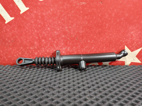 Цилиндр сцепления главный