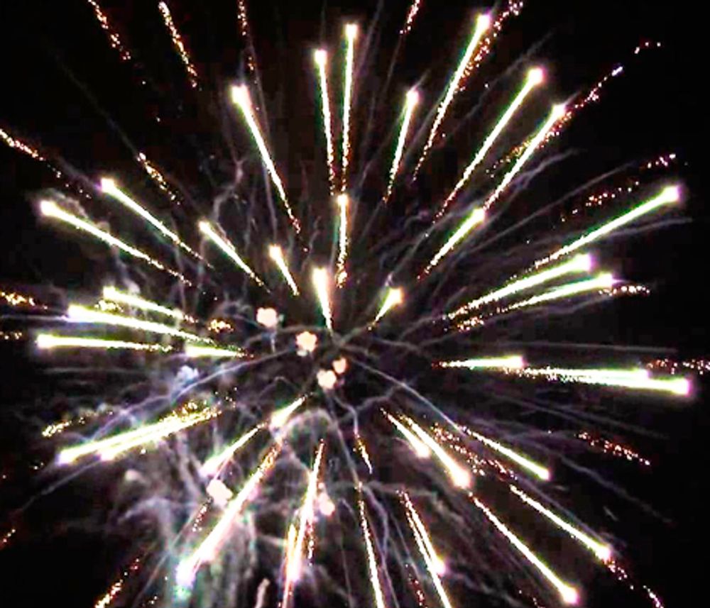 Батарея салютов «WONDERFUL PERFORMANCE»   1"/19 залпов