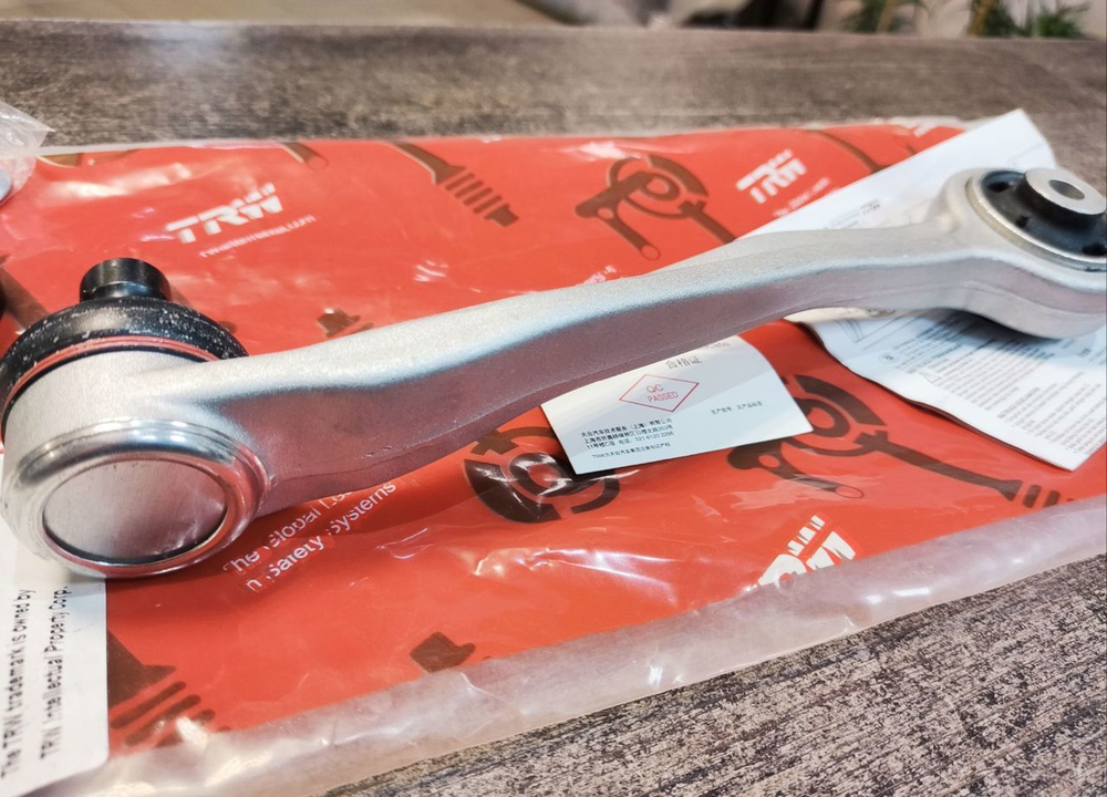 TRW JTC1182 рычаг верхний задний правый