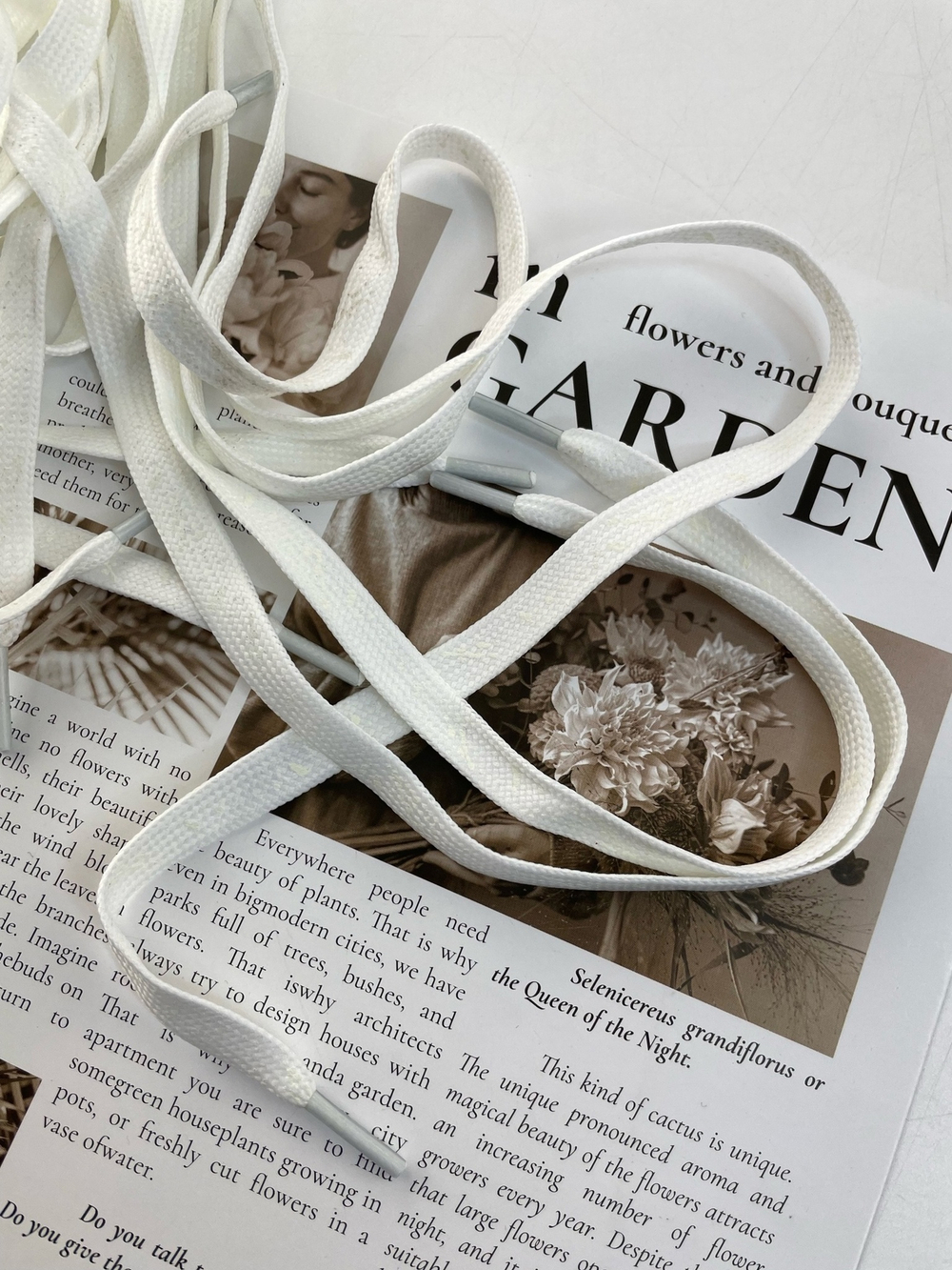 БЕЛЫЙ БРЫЗГИ - Шнурок СВЕТЯЩИЙСЯ 125см (1253 Евгения)