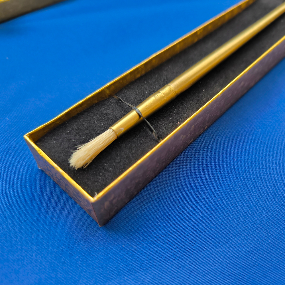 Прикольный сувенир "Кисточка для чистки пупка"