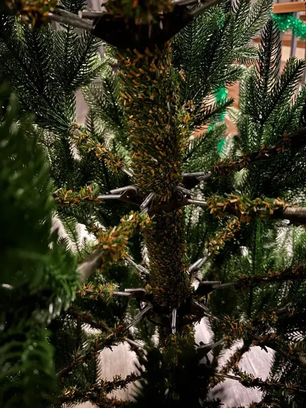 Узкая ель искусственная «Веста» (Литая хвоя) от 1,5 м до 3 м