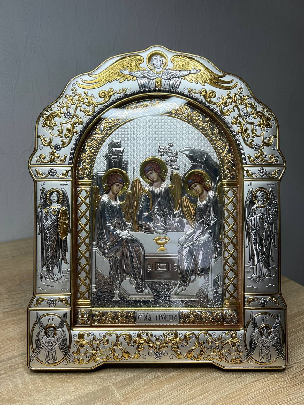 Св. Троица, икона арочная с рамкой под стеклом, красное дерево 266х335