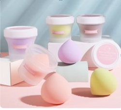 Beauty Blender - спонж для нанесения макияжа.