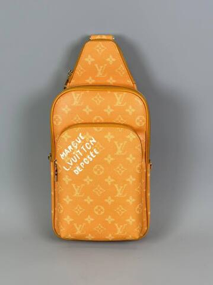 Сумка-слинг Louis Vuitton