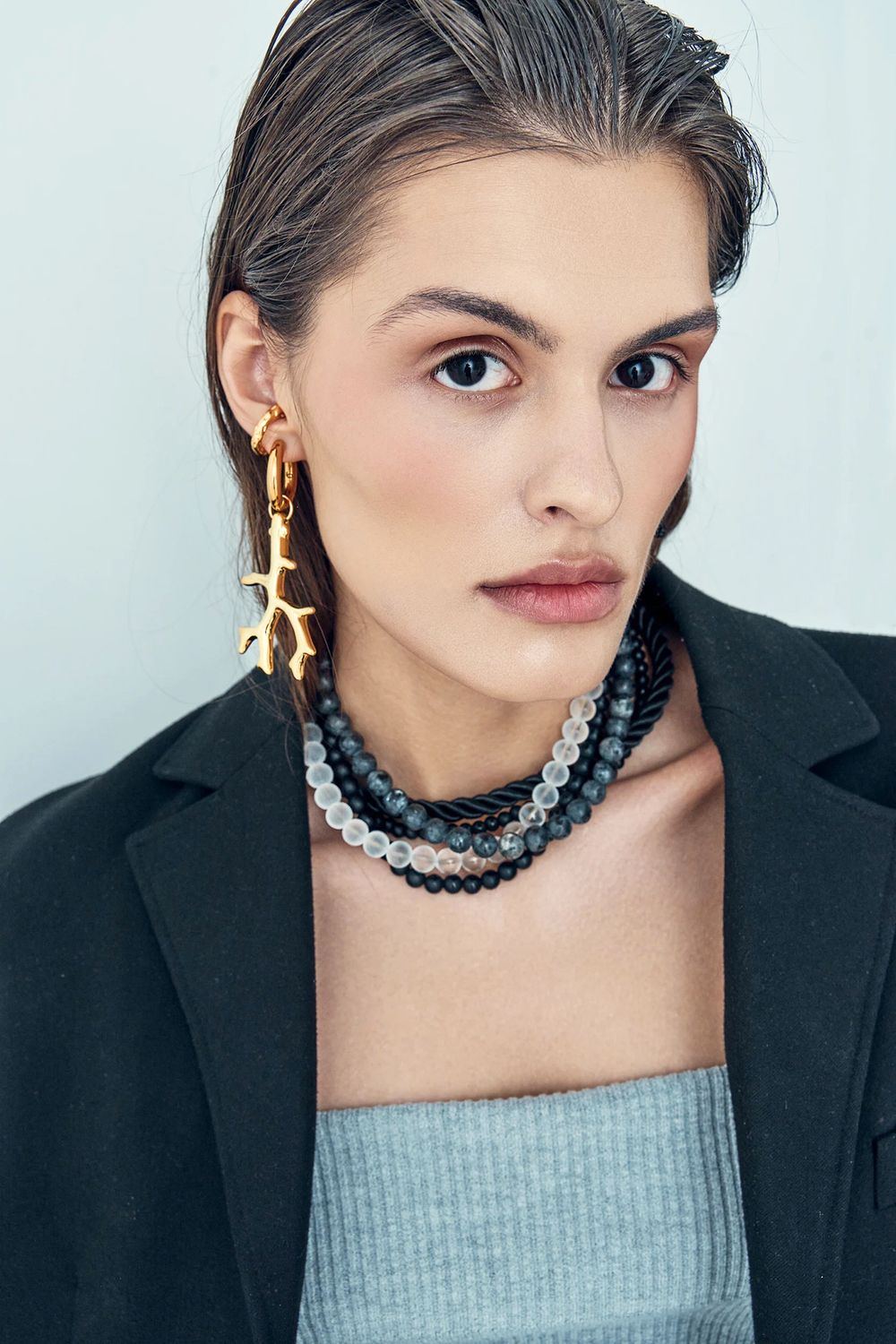 Колье Night из бусин камня