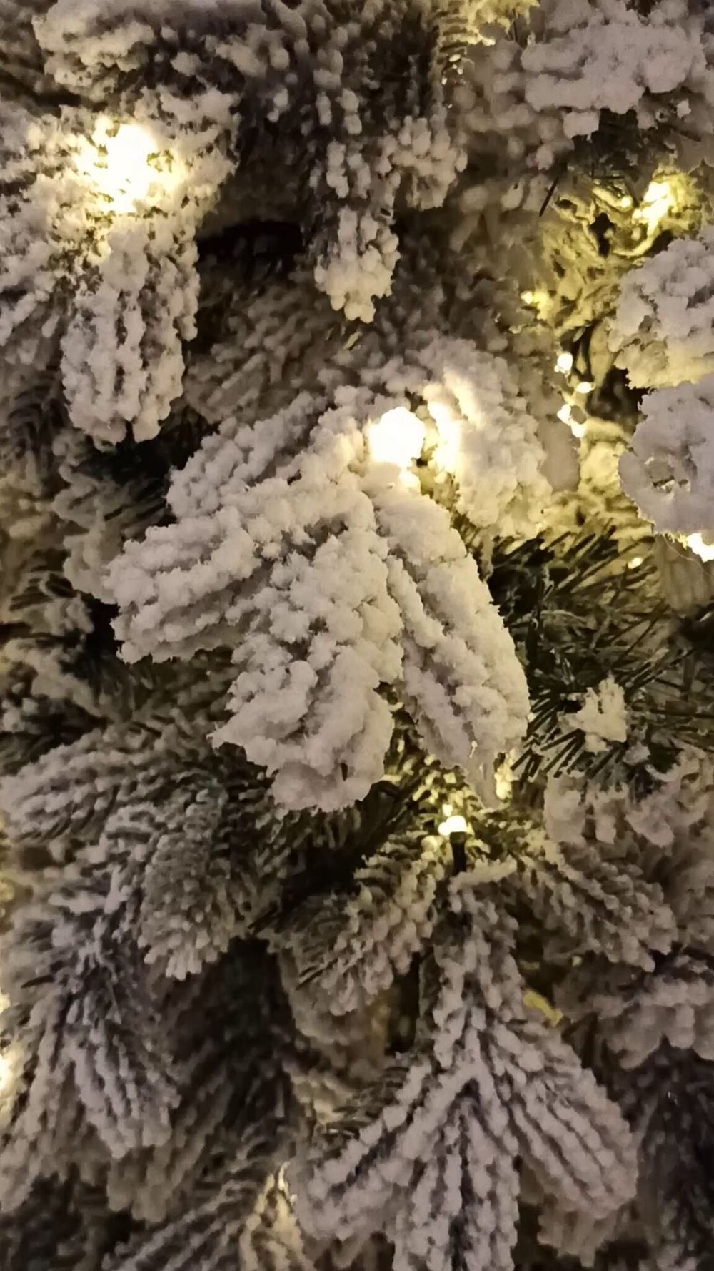 Заснеженная елка с гирляндой «Аляска» (Литая+пвх) 3 м