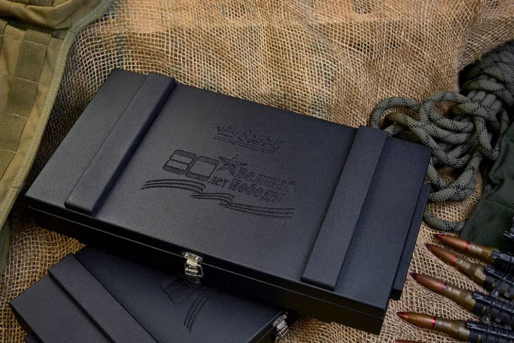 Подарочный набор: Combat AUS-10Co (Cryo) StoneWash и шкатулка 80 лет Великой Победы