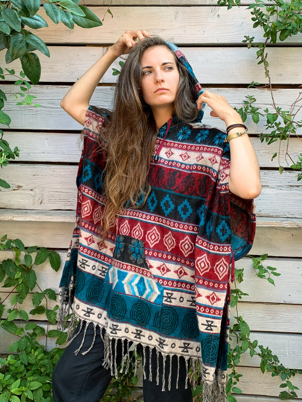 Пончо шерстяное с орнаментом