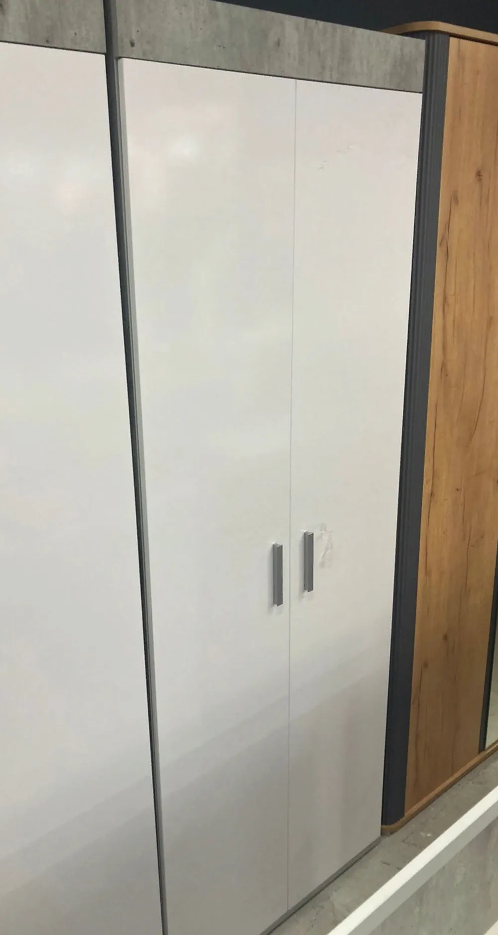 Шкаф многоцелевого назначения Инстайл ШК-29 бетон/белый