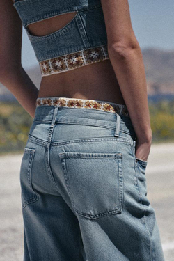 ZARA ДЖИНСЫ Z1975 LOOSE FIT СО СРЕДНЕЙ ПОСАДКОЙ И ВЯЗАНЫМИ ДЕТАЛЯМИ, ВЫЦВЕТШИЙ СИНИЙ