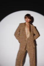 Костюм двойка из мерцающего трикотажа в бежевом оттенке