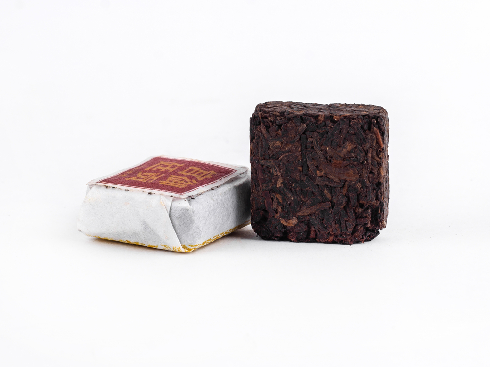 59177 Чай прессованный черный "Пуэр Шу Дворцовый кубик" (сяо фан)