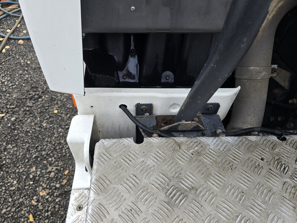 Крыло переднее левое задняя часть