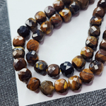 Тигровый глаз, бусины куб, р-р примерно 6.5мм, красивая огранка