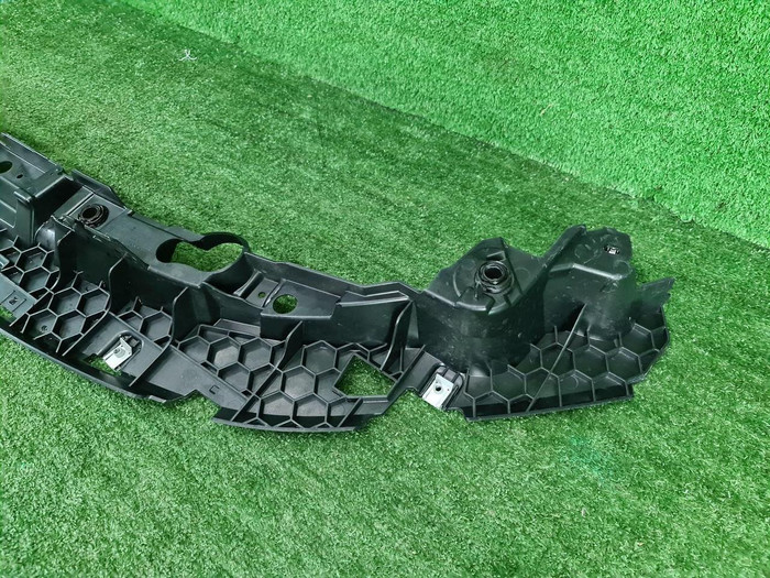 Кронштейн переднего бампера BMW 7er G70 (2022-н.в)