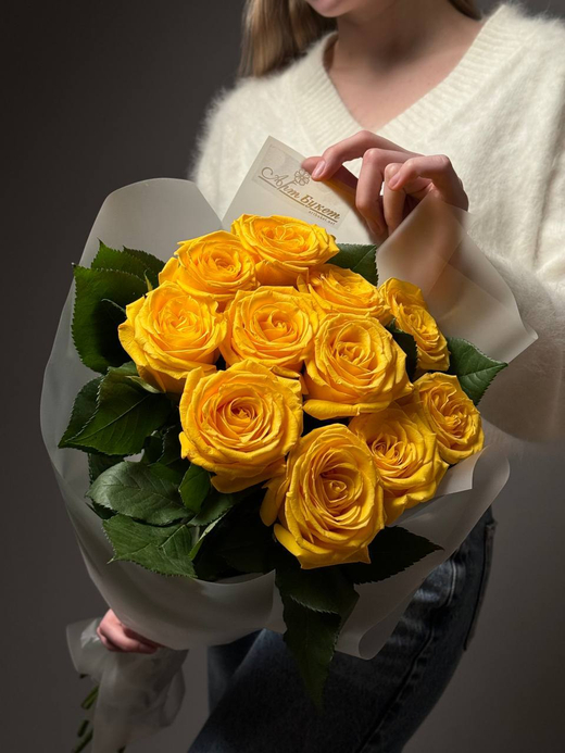 Букет из 11 желтых роз в упаковке