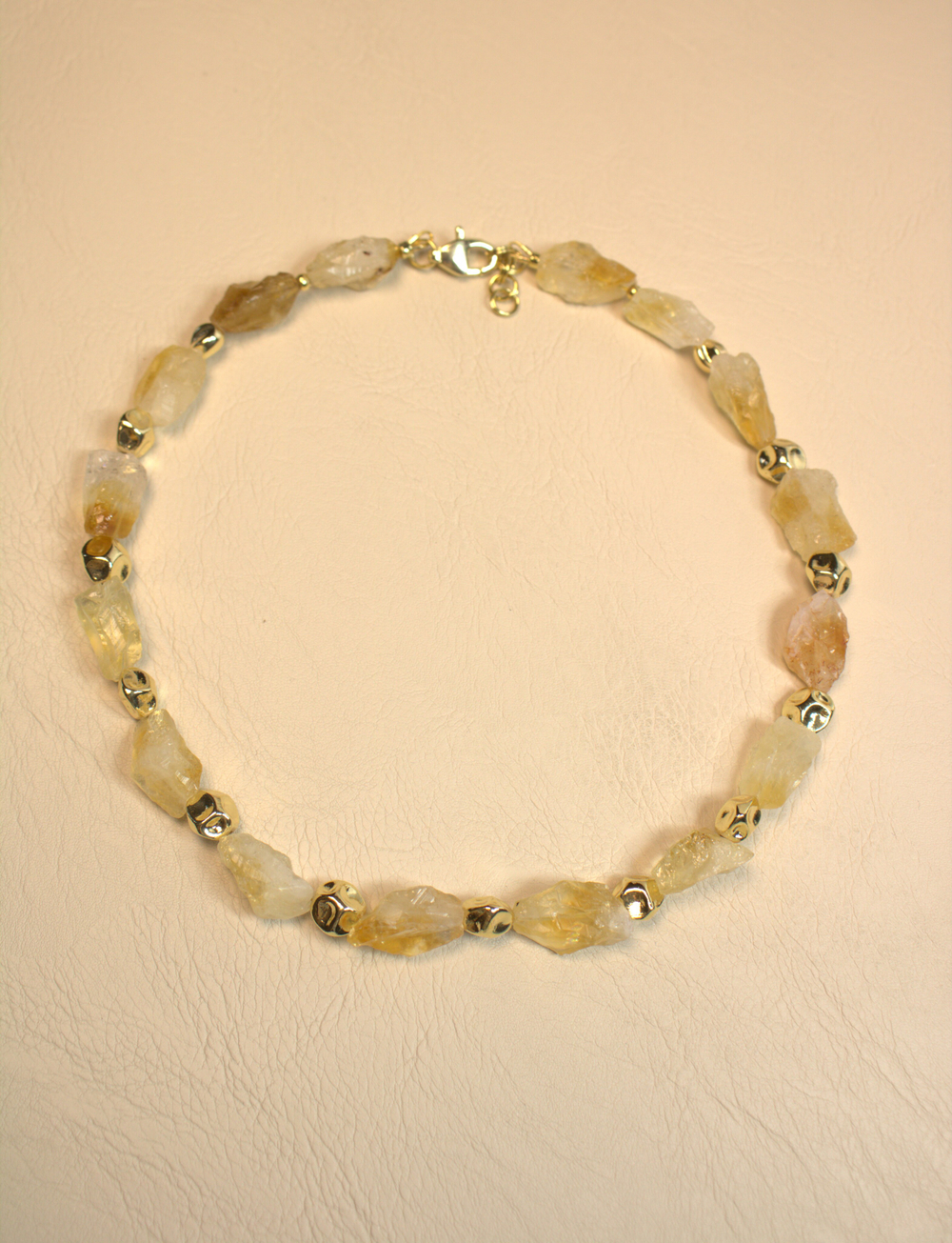 Чокер от Викторинэль из необработанного цитрина