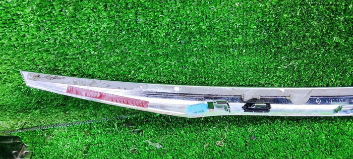 Молдинг крышки багажника Mercedes E W213 (2016-2021)