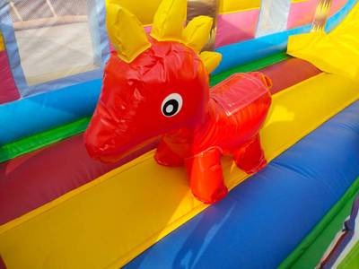 Коммерческий надувной батут "Хамелеон и динозавры", 10x5x5.5 м.