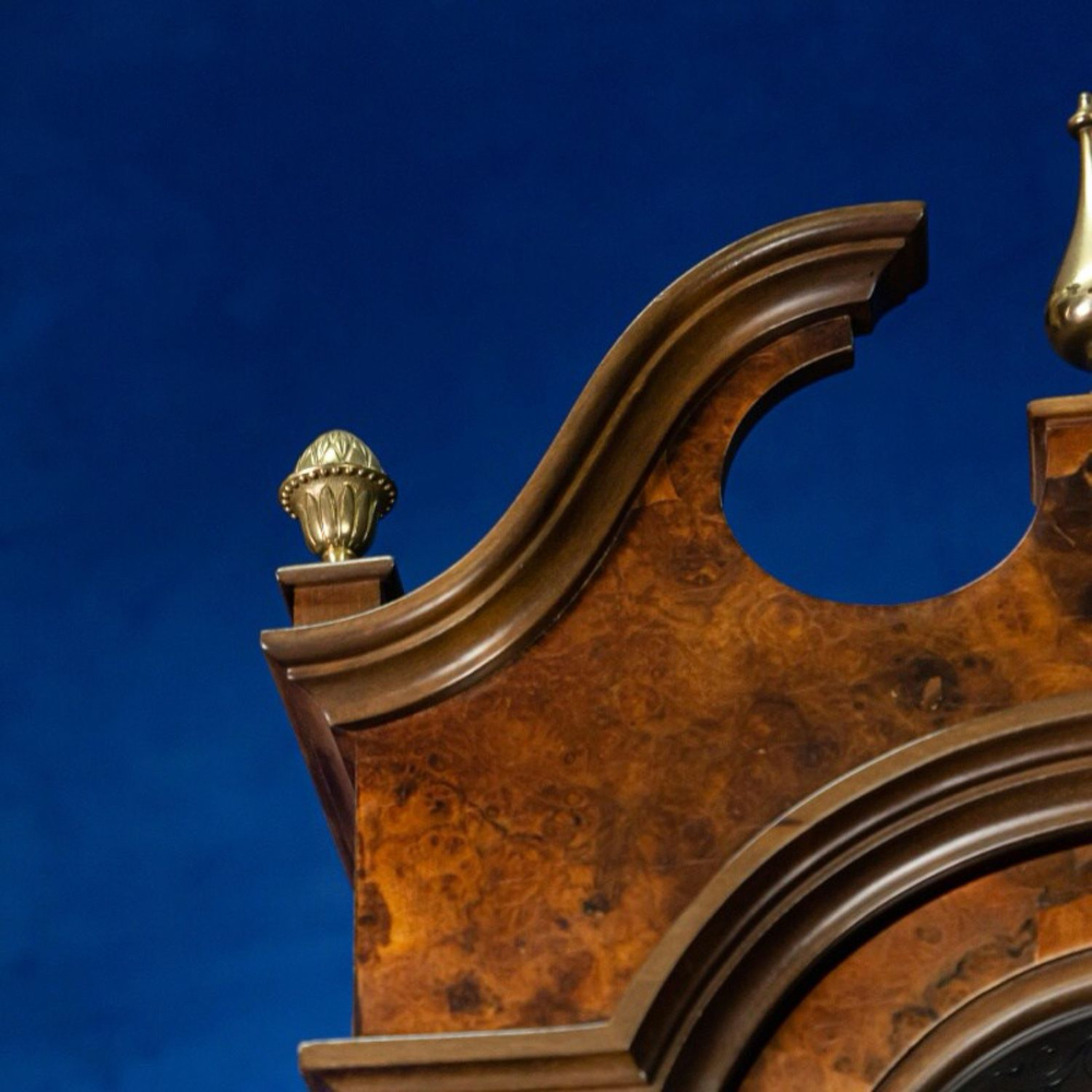 Напольные часы с четвертным боем