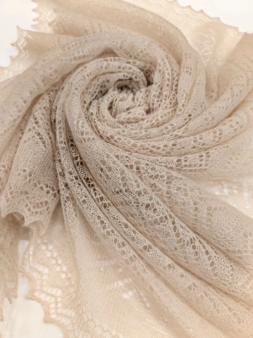 Оренбургский пуховый платок-паутинка А120-31 светло-бежевый