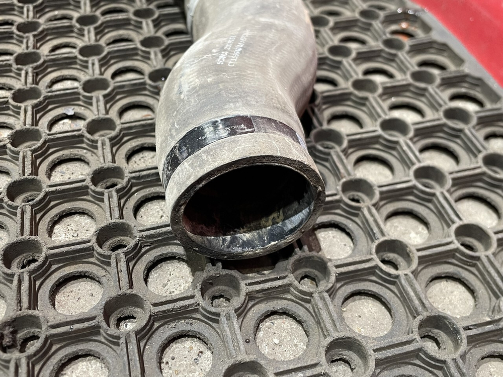 Патрубок охлаждения ретардера в сборе 2021г