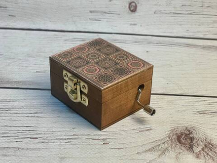 Музыкальная деревянная шкатулка-шарманка АРАБЕСКА из массива с мелодией canon