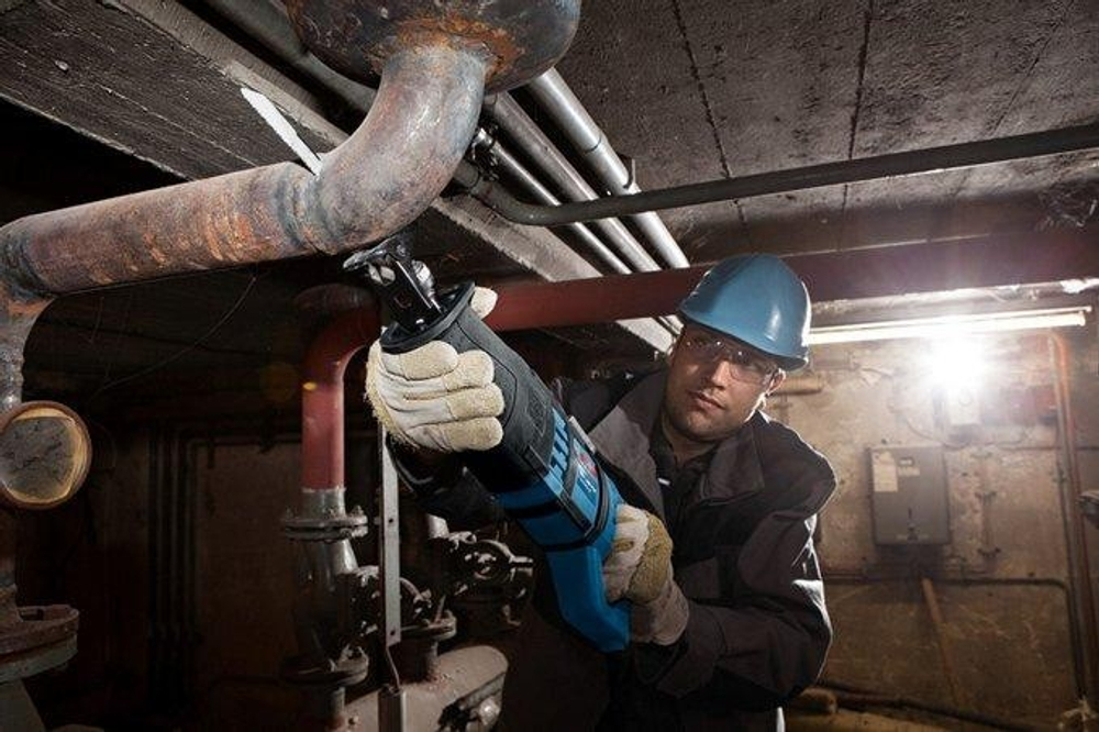 Пила сабельная сетевая BOSCH GSA 1300 PCE  060164E200 Кейс