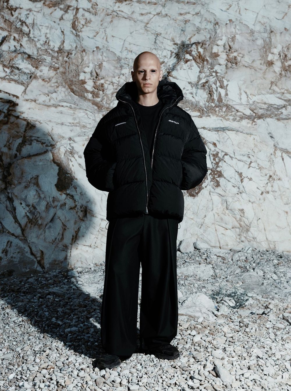 Пуховик Issaya Unity Puffer 2.0 crumpled черный