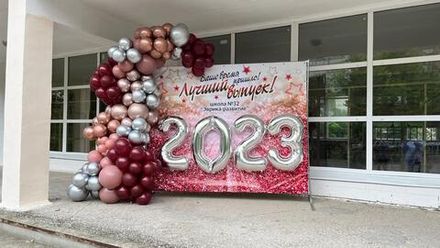 Оформление выпускного баннера и колонн