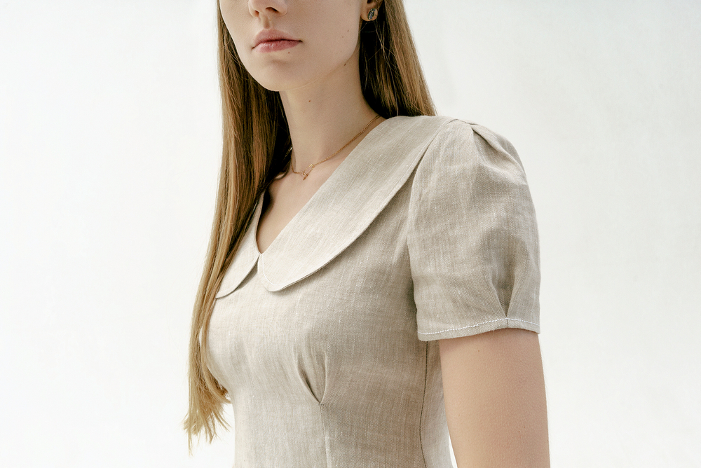 Linen dress with collar