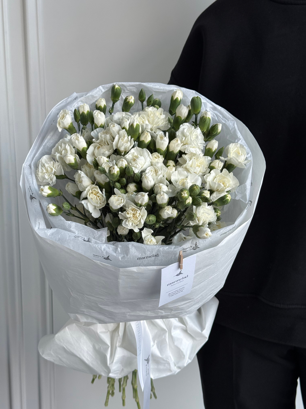 Моно букет из кустовых диантусов в белом оттенке 35 шт