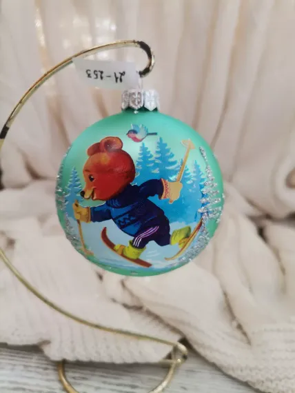 Стеклянный шар Медведь на лыжах 65 мм., Коломеев (КУ-65-214068)