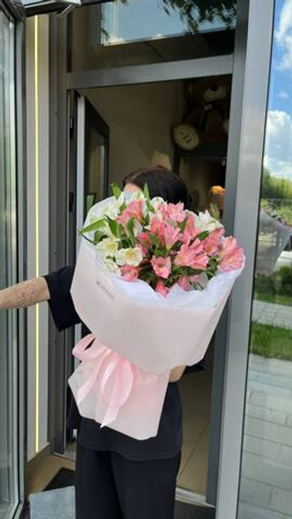 Букет из Альстромерий белых и розовых ☀️