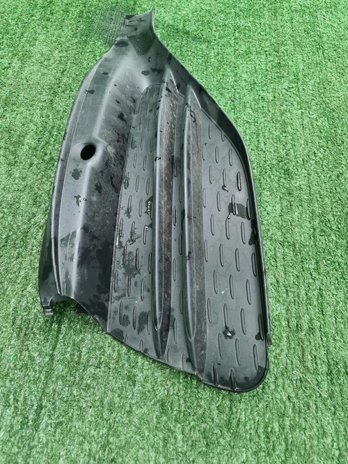 Решетка бампера RH Mercedes C w206 (21-нв) AMG
